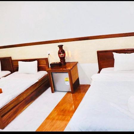 Ly Meng Hotel Battambang Esterno foto