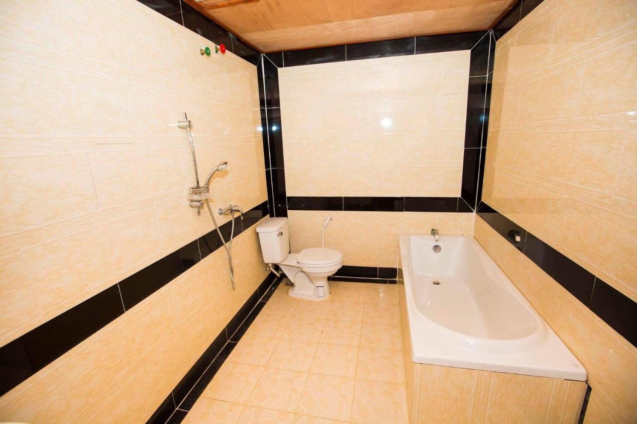Ly Meng Hotel Battambang Esterno foto